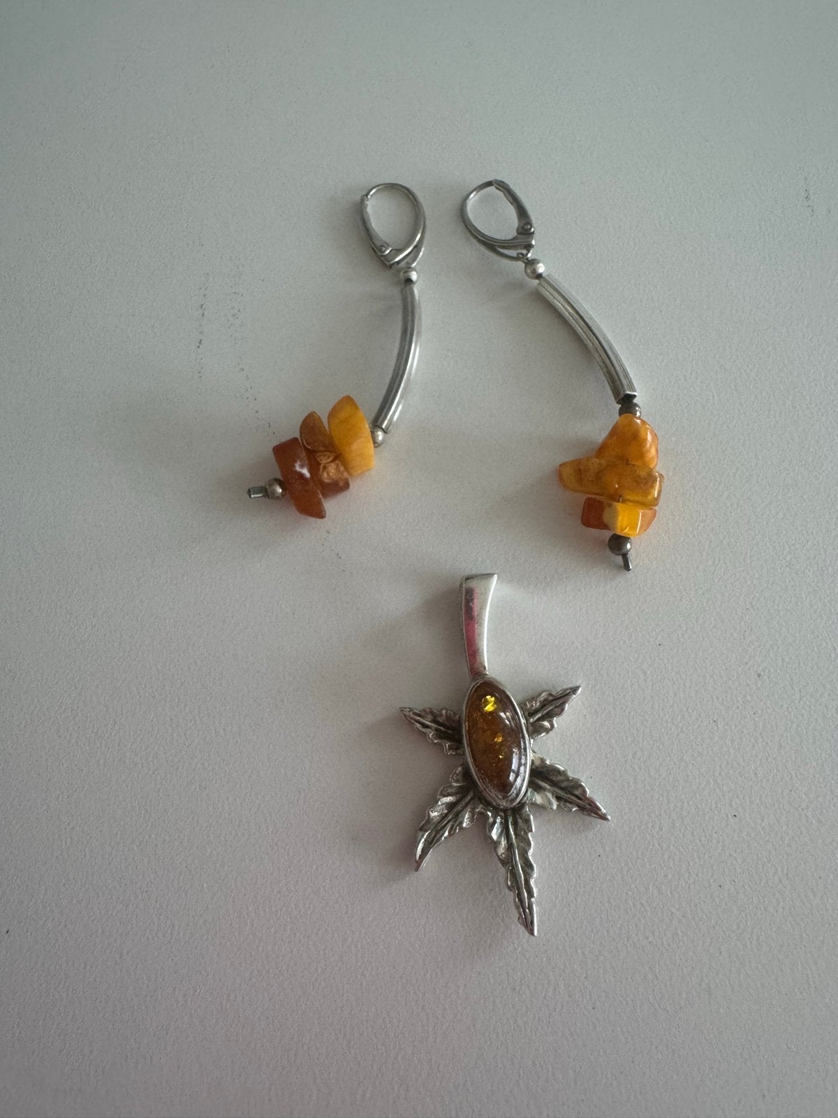 Zilveren oorbellen en hanger met amber, Ophalen of Verzenden, Met edelsteen, Zilver, Hangers