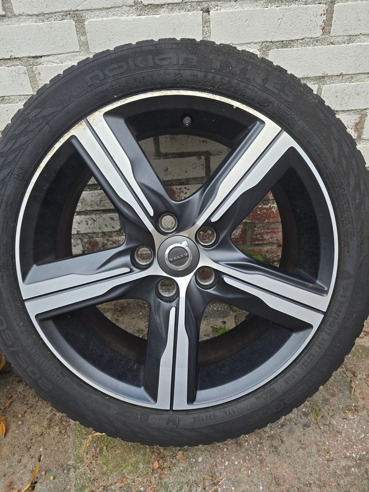 Volvo 17 inch velgen met winterbanden, Auto-onderdelen, Banden en Velgen, Ophalen, Gebruikt, Banden en Velgen, 17 inch