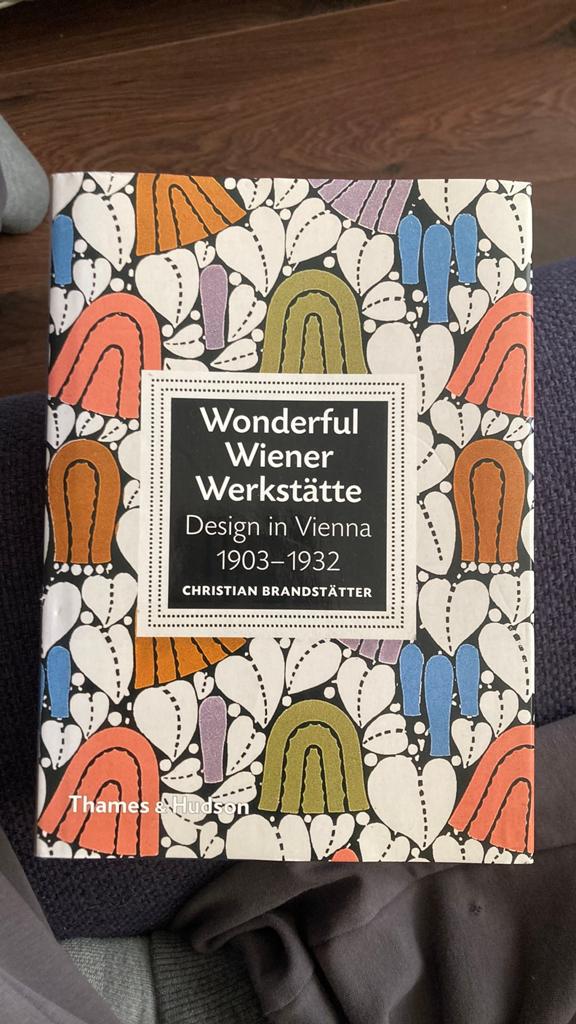 Wonderful Wiener Werkstätte Design in Vienna - Brandstätter, Ophalen of Verzenden, Zo goed als nieuw, Grafische vormgeving