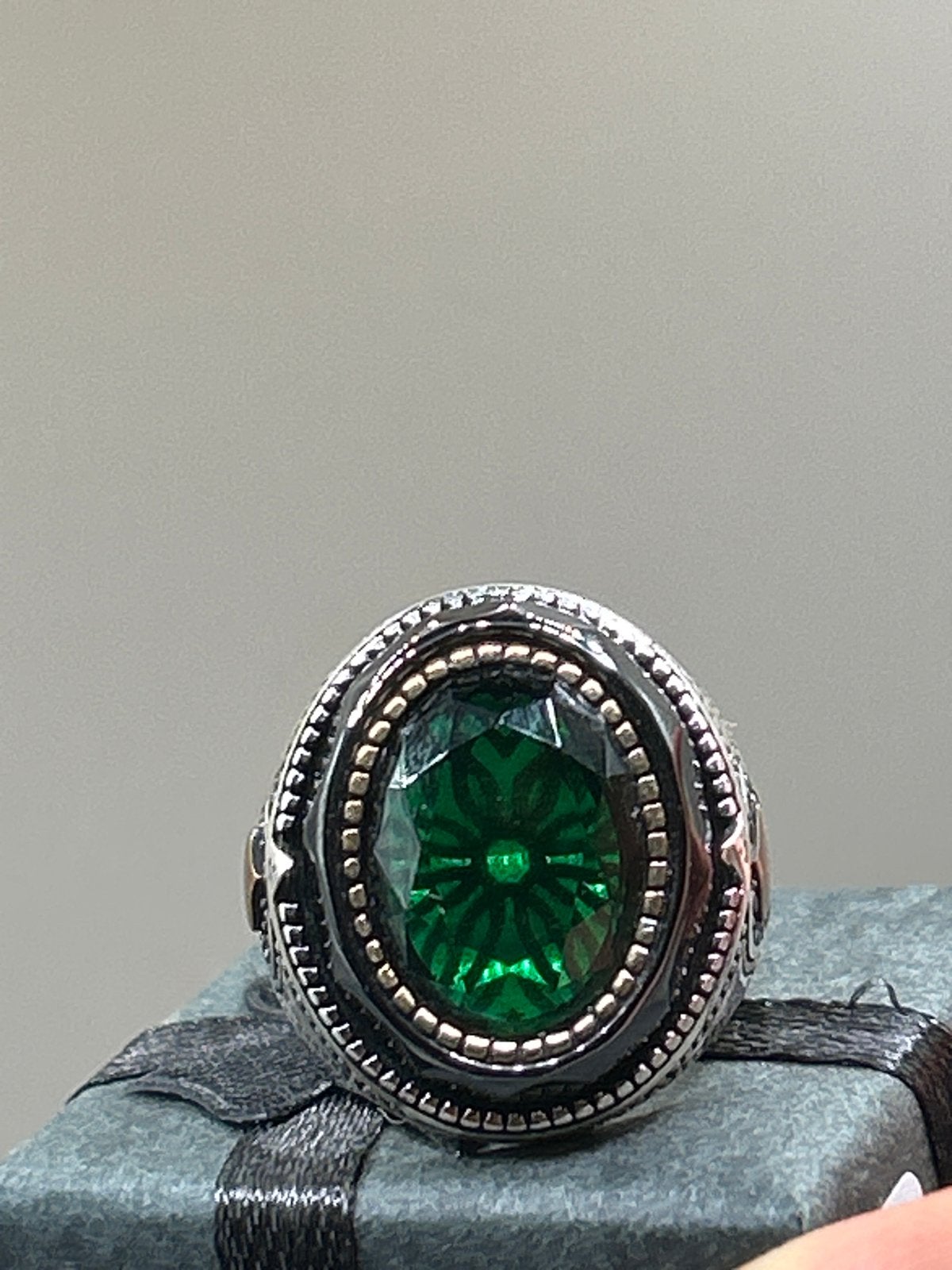 Zegelring heren, maat 26, zilver met smaragd en mandala, Gebruikt, 20 of groter, Heer, Ophalen of Verzenden