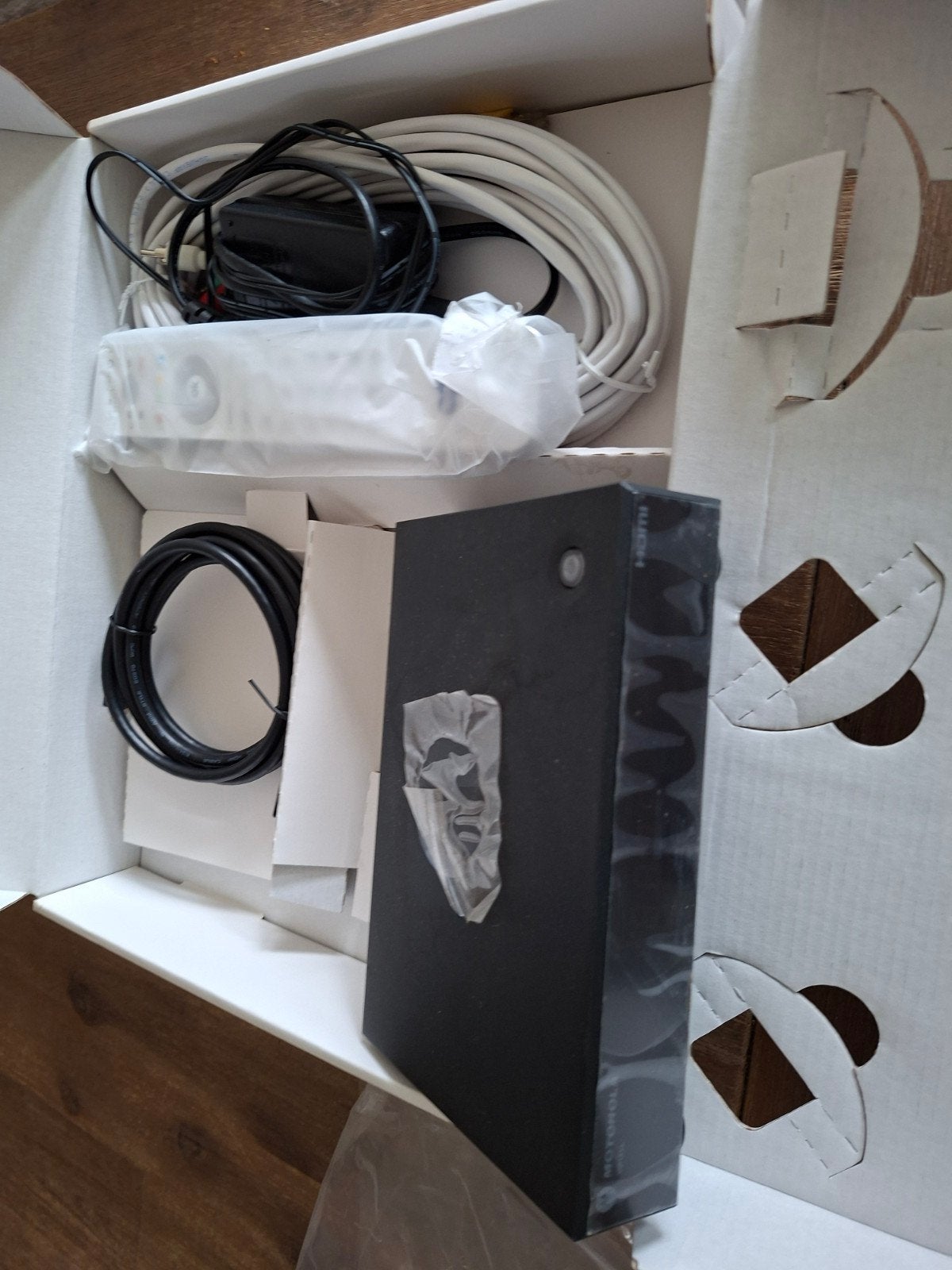 Arcadyan TV Decoder HMB2260 V2 met afstandsbediening, Ophalen of Verzenden, Gebruikt, Decoder