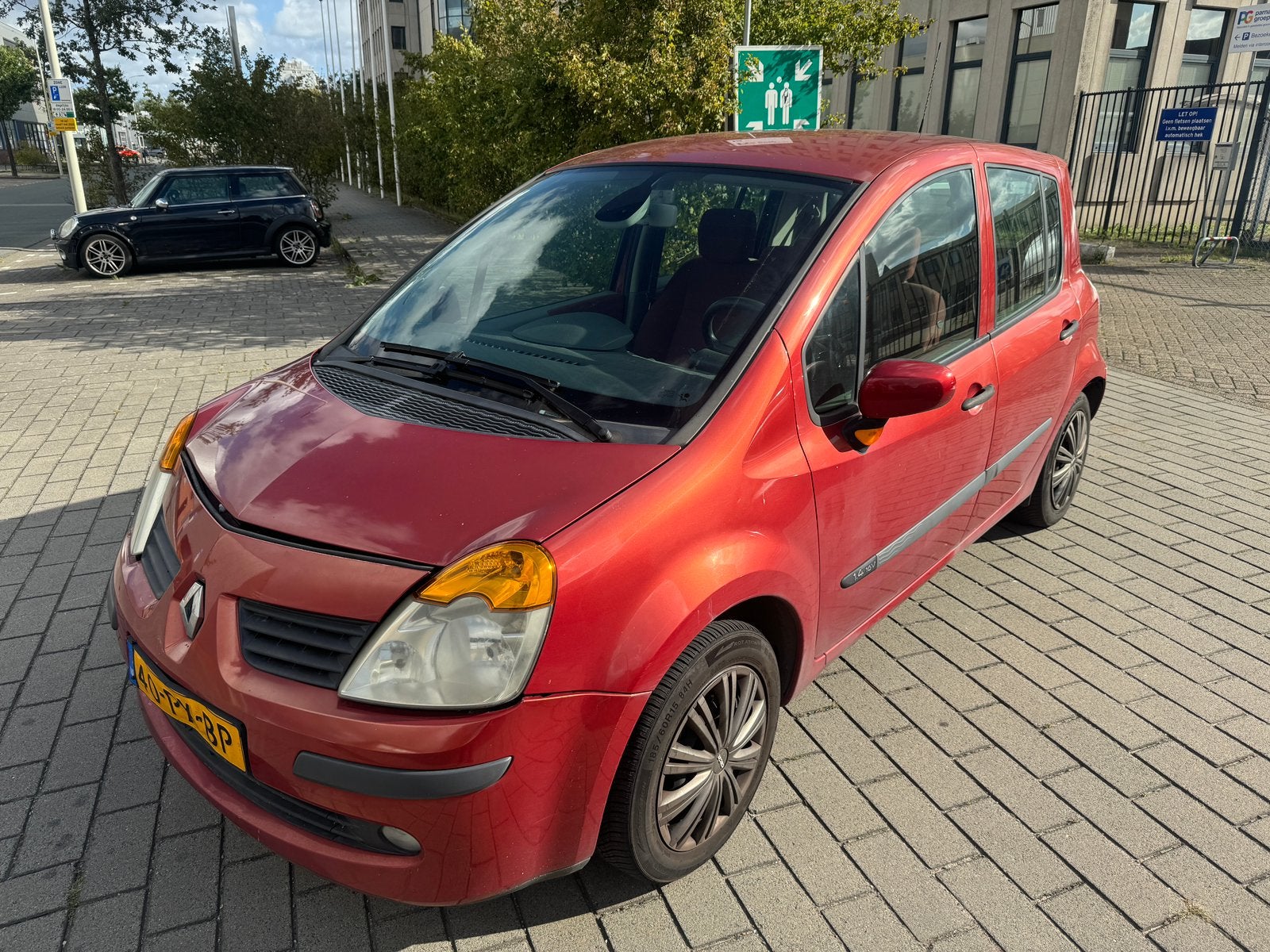 Renault Modus 1.4 16V Authentique 2005 Rood airco 5drs, Auto's, Renault, Voorwielaandrijving, Zwart, 4 cilinders, 49 €/maand