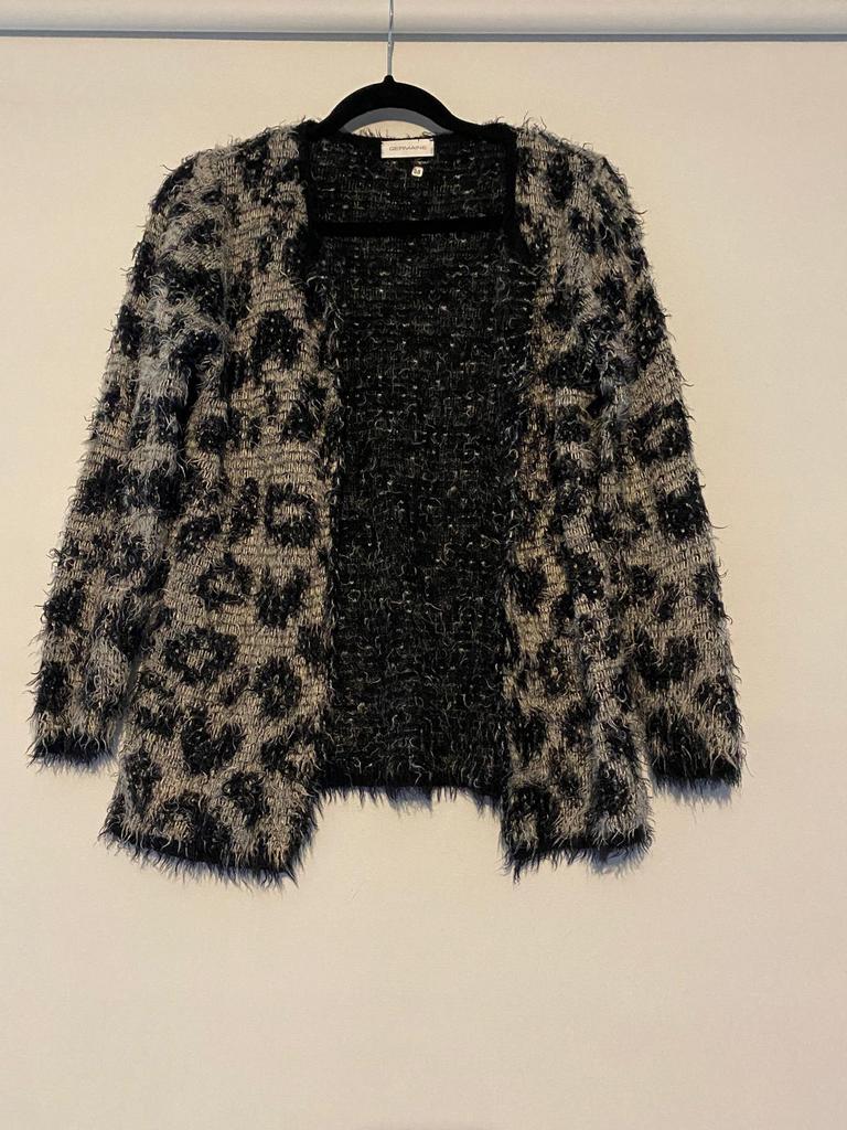 Fluffy luipaardprint vest van Germaine – maat 38 (S/M), Ophalen of Verzenden, Zo goed als nieuw, Maat 38/40 (M), Grijs