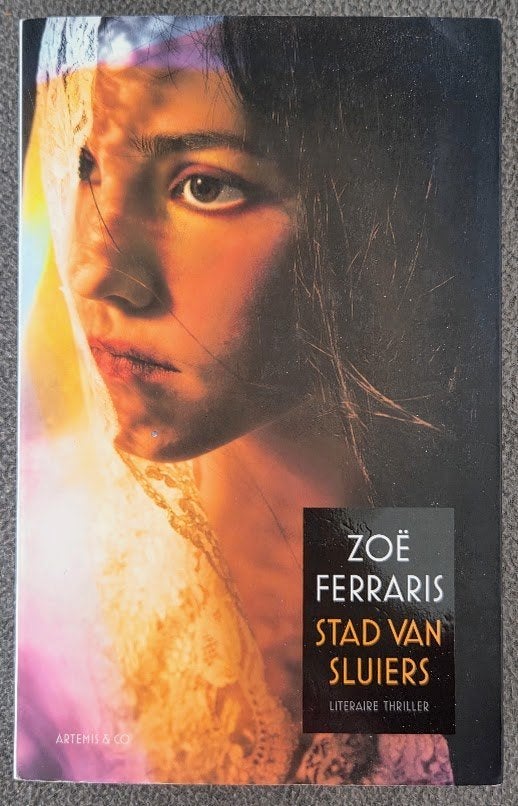 Stad van sluiers - Zoë Ferraris, Gelezen, Europa overig, Ophalen of Verzenden, Zoe Ferraris