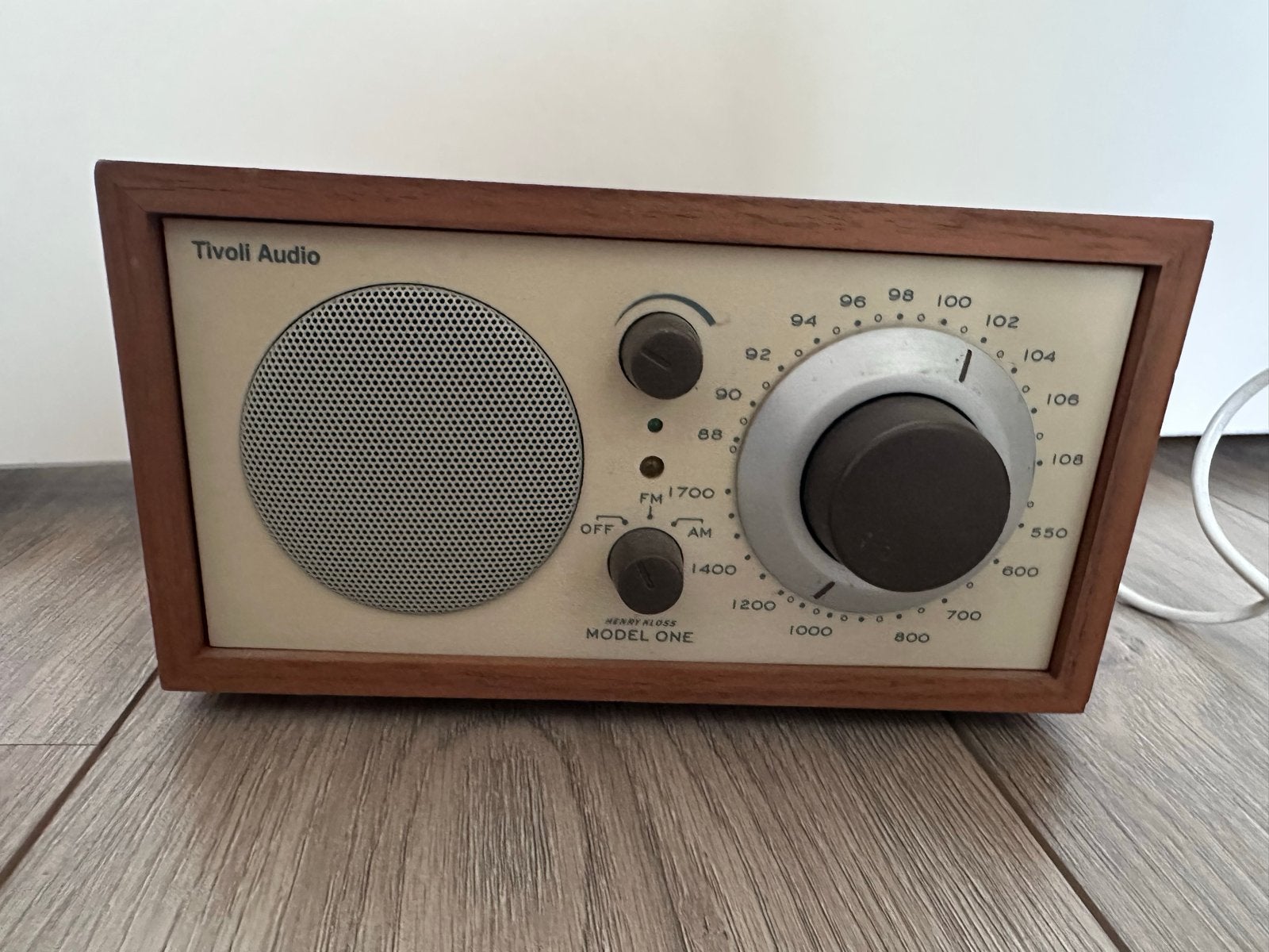 Tivoli Model One Radio. Henry Kloss Design: Houten Behuizing, Ophalen, Gebruikt, Radio
