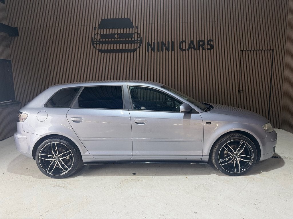 Audi A3 Sportback 1.6 FSI Attraction Zeer nette auto., Voorwielaandrijving, 15 km/l, Gebruikt, 4 cilinders