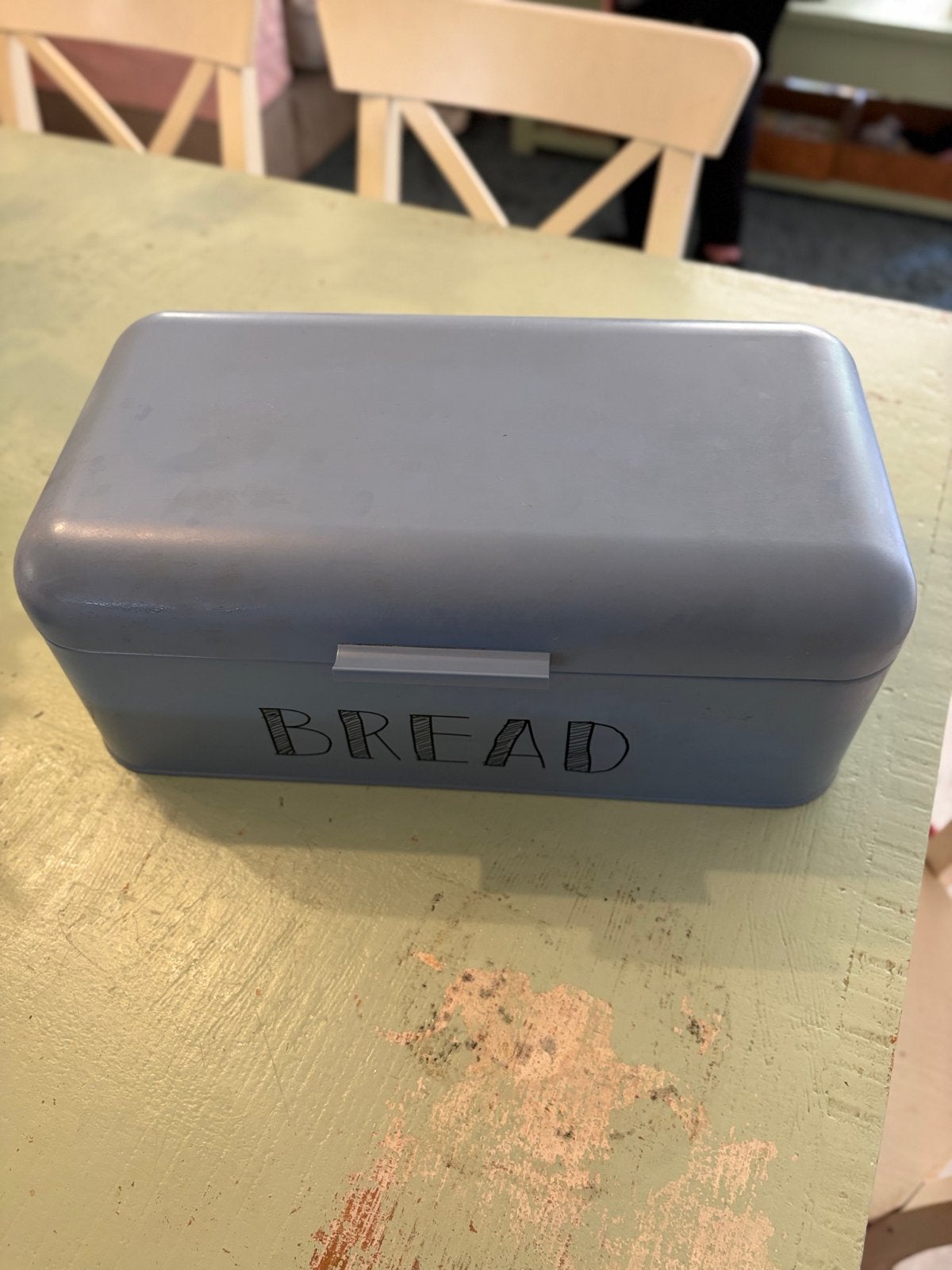 Blauwe broodtrommel met 'BREAD' opdruk, Huis en Inrichting, Ophalen of Verzenden, Metaal, Broodtrommel, Gebruikt