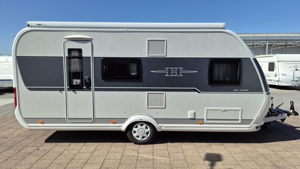 Hobby De Luxe 490 KMF MET STAPELBEDDEN, Caravans en Kamperen, Dwarsbed, Hobby, Bedrijf, Treinzit