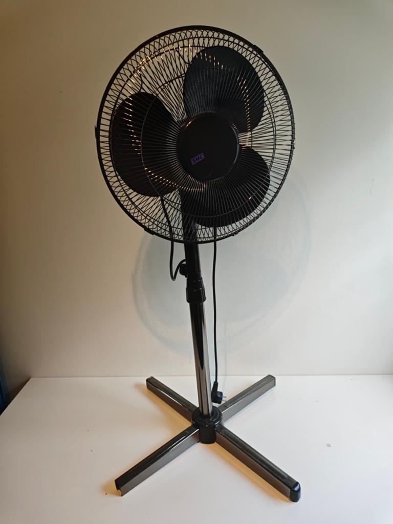 SMC Staande Ventilator - Zwart - Krachtige kleur, Ophalen of Verzenden, Gebruikt