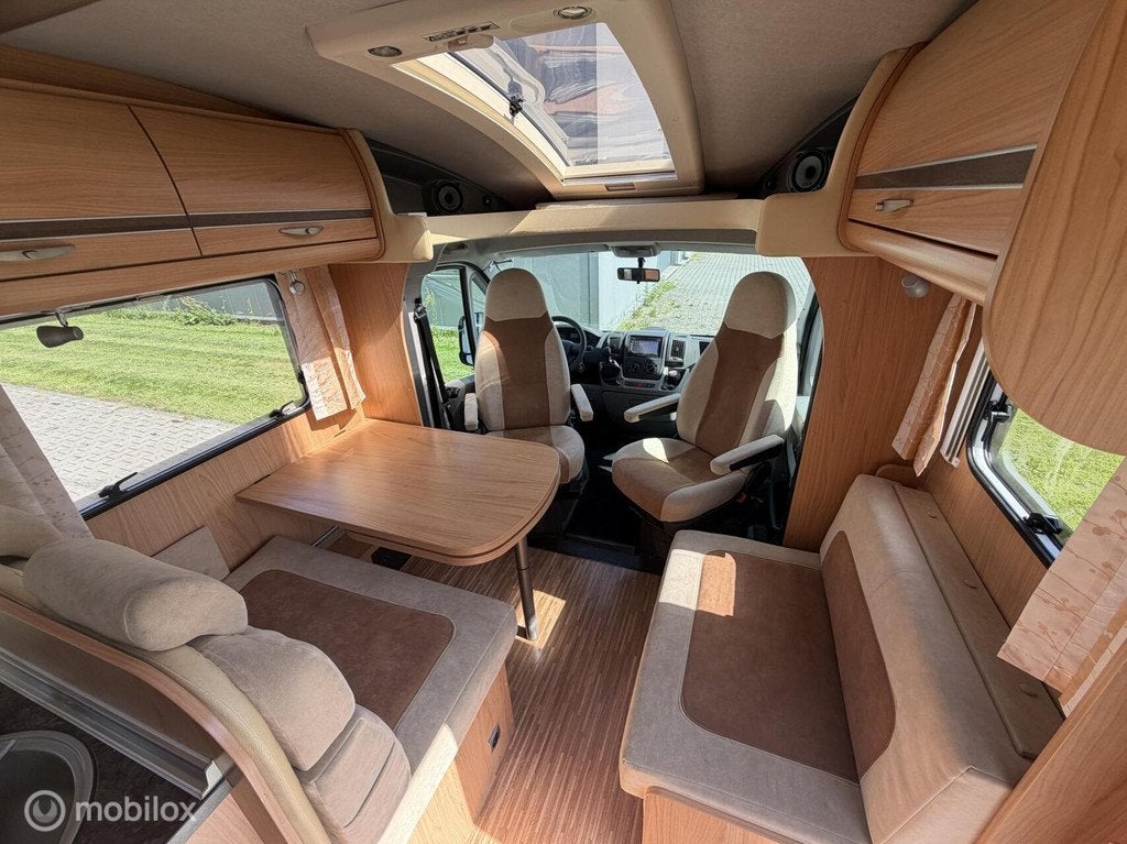 Bürstner Solano T615 Frans bed Zonnepaneel Fietsenrek, Caravans en Kamperen, Campers, Koelkast, Luifel, Tot en met 2, 6 tot 7 meter