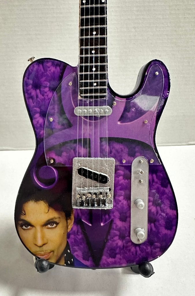 Prince foto paars miniatuur gitaar 25cm mini guitar deco, Info@deconoord.nl, Deco Noord, Nieuw, Ophalen of Verzenden