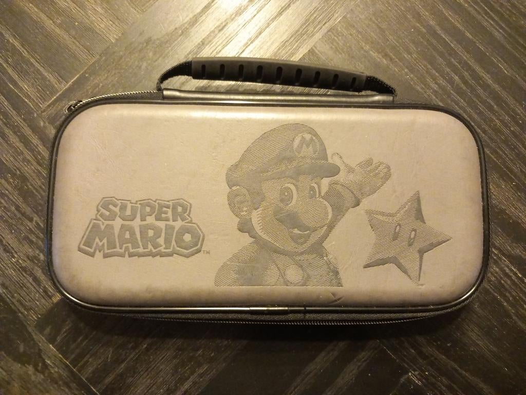 Nintendo Switch Mario Draagtas - Zo goed als nieuw, Nintendo, Zo goed als nieuw, Info@nintendo.de, Nintendo of Europe GmbH, Goldsteinstrasse 235, 60528 Frankfurt am Main, Duitsland