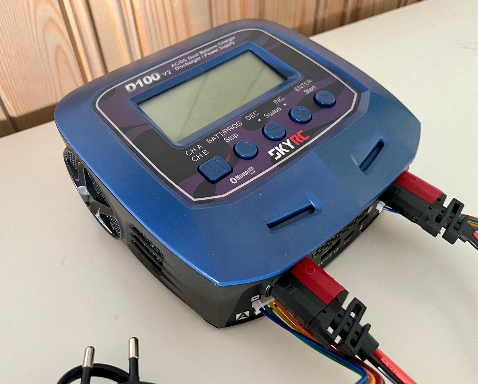 Skyrc d100 lipo lader, Ophalen of Verzenden, Zo goed als nieuw