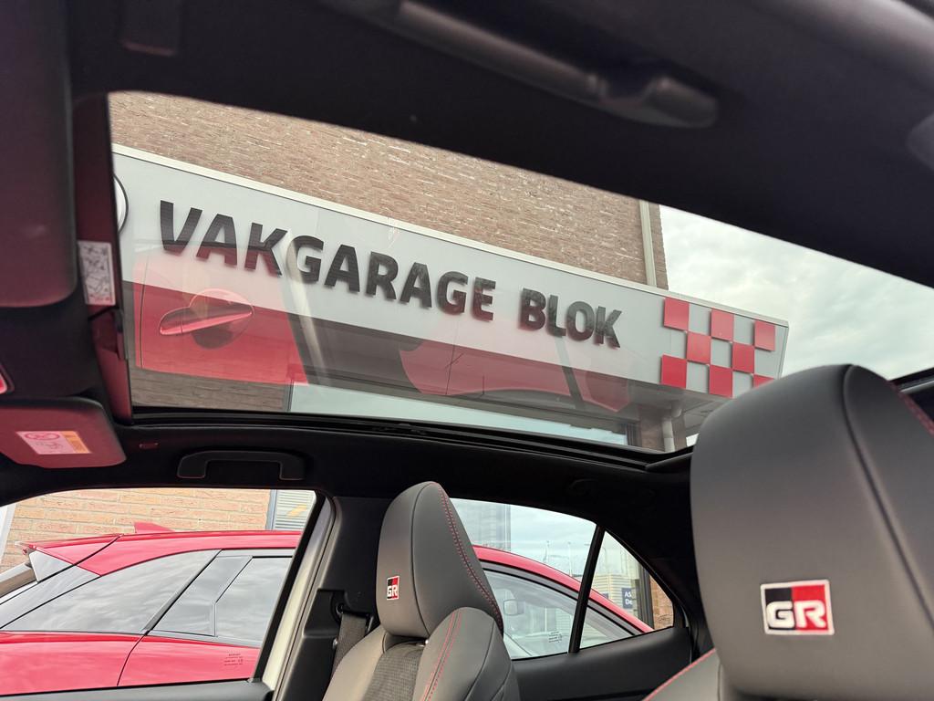 Toyota Yaris Cross 1.5 Hybrid 130 GR Sport | Pano dak | JBL, 12 maanden, Gebruikt, 1490 cc, Bedrijf