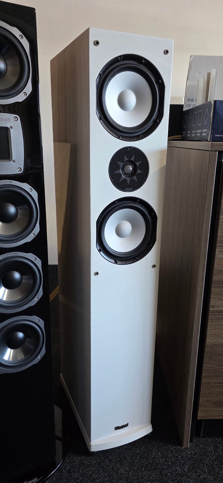 Magnat Quantum 705 Hoogglans Wit Vloerstaande Luidspreker, Vloerstaande luidspreker, Basreflex, Magnat, Zo goed als nieuw