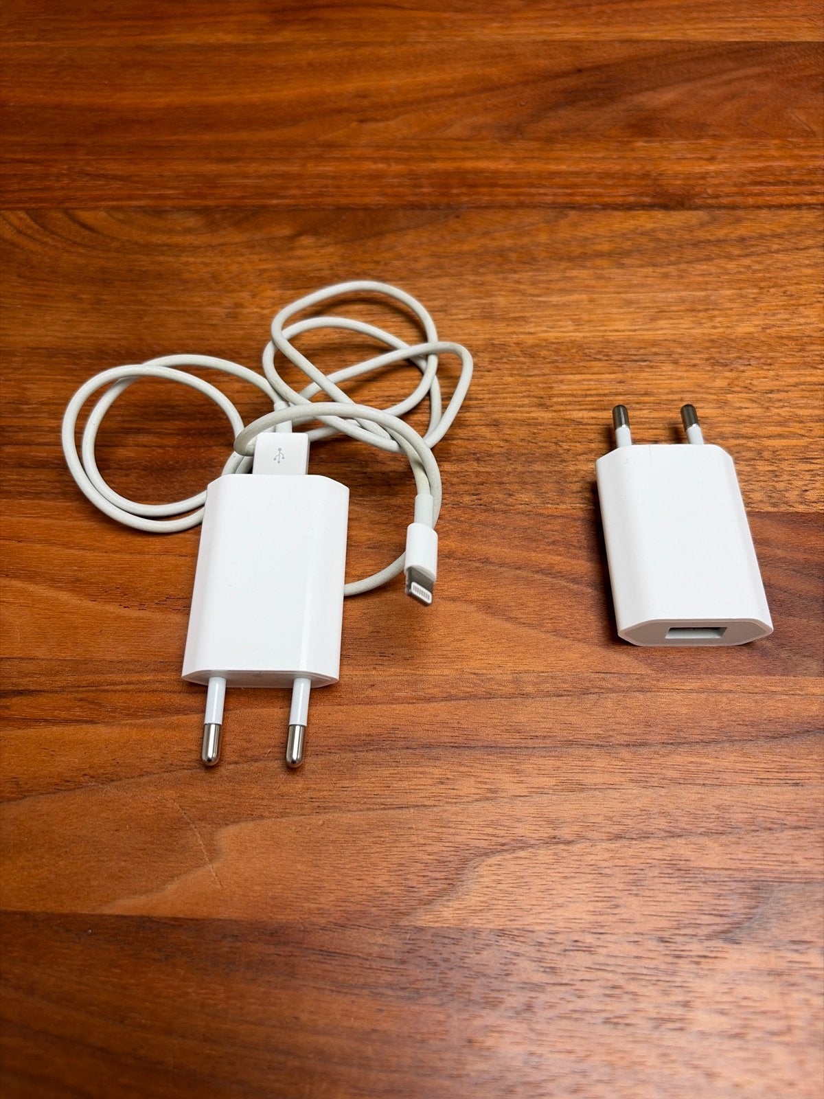 Apple oplader met Lightning kabel, Telecommunicatie, Mobiele telefoons | Telefoon-opladers, Gebruikt, Lightning, Adapter, Apple