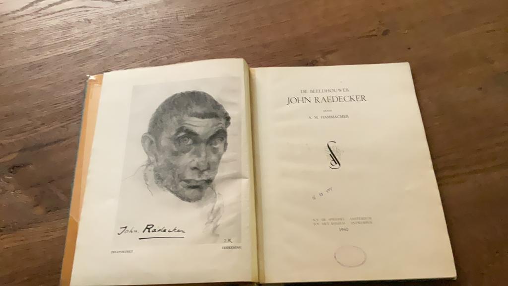De beeldhouwer John Raedecker, Ophalen of Verzenden, Gelezen, Beeldhouwkunst