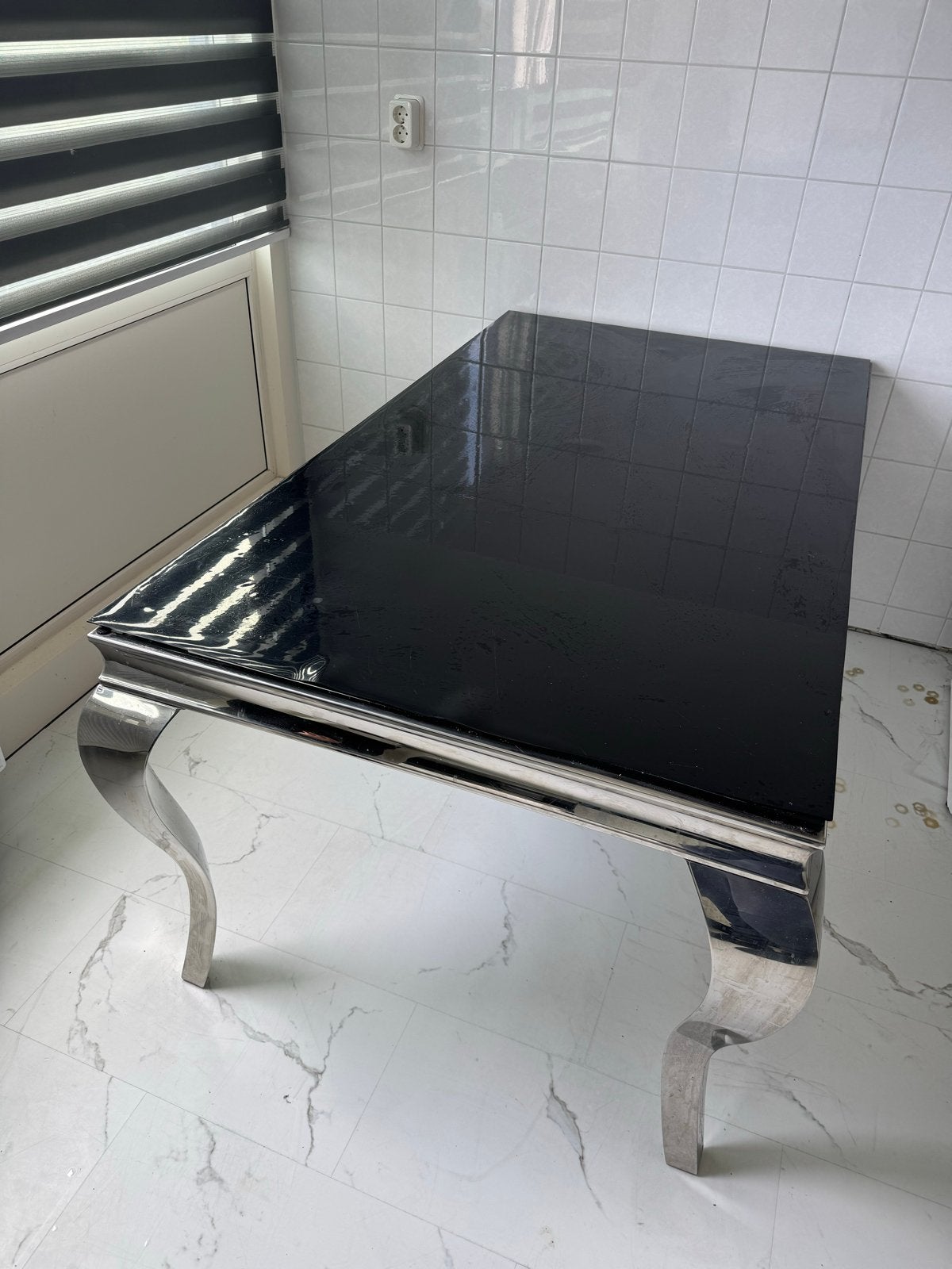 Eettafel met glanzend zwart blad en chromen poten, Huis en Inrichting, Ophalen, Gebruikt, 100 tot 150 cm, 50 tot 100 cm