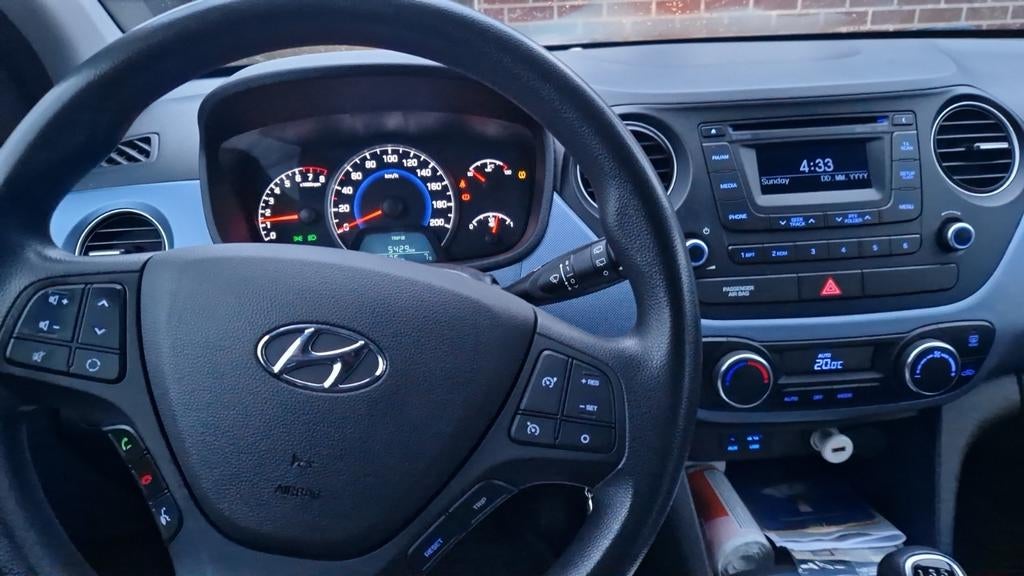 Hyundai i10 1.0 5DR 2015 Wit, Auto's, Hyundai, Stof, 31 €/maand, 4 stoelen, Start-stop-systeem