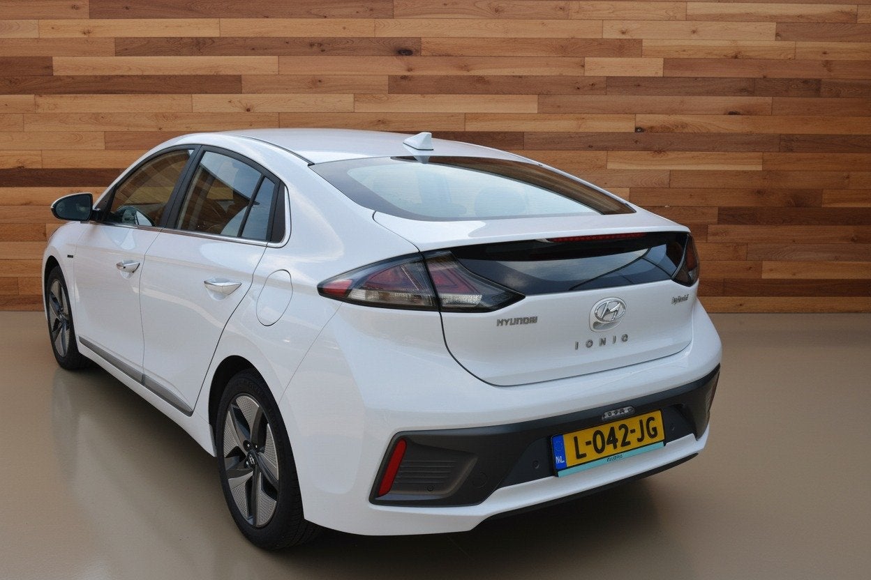 Hyundai IONIQ 1.6 GDi Premium - Plus | HYBRIDE | VERKOCHT, Auto's, 28 km/l, Gebruikt, Met garantie (alle), Wit