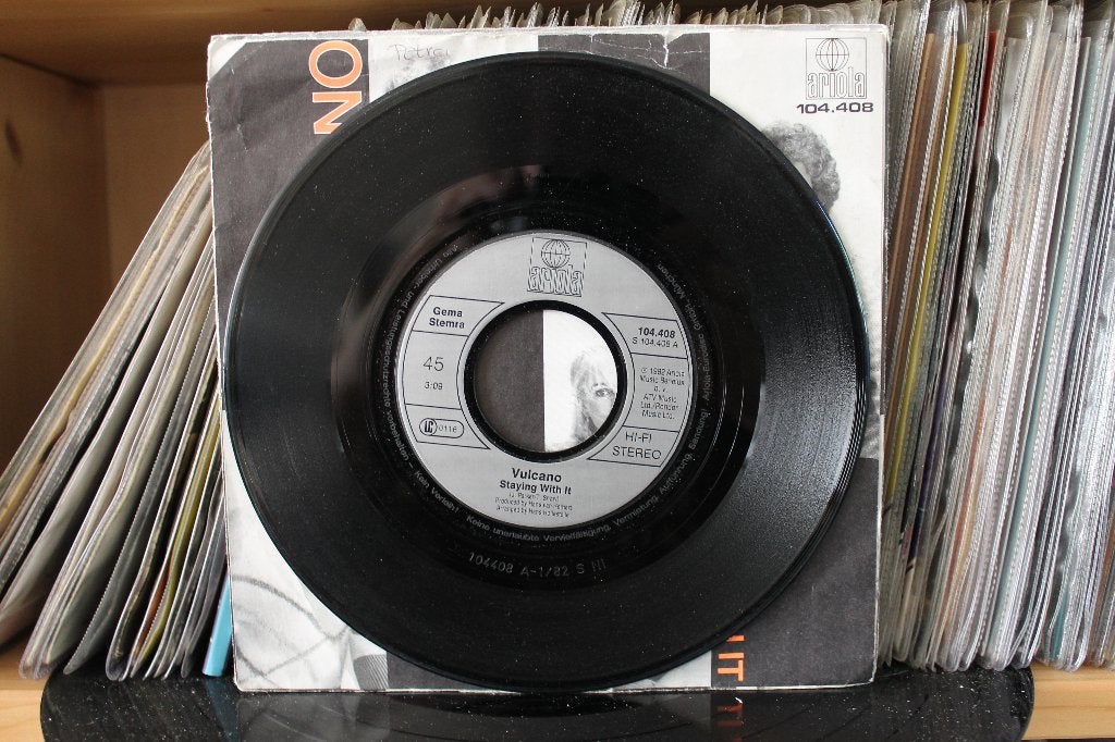 7" Single Vulcano - Staying With It / Heaven So Blue, Cd's en Dvd's, Gebruikt, 7 inch, Ophalen of Verzenden, Pop