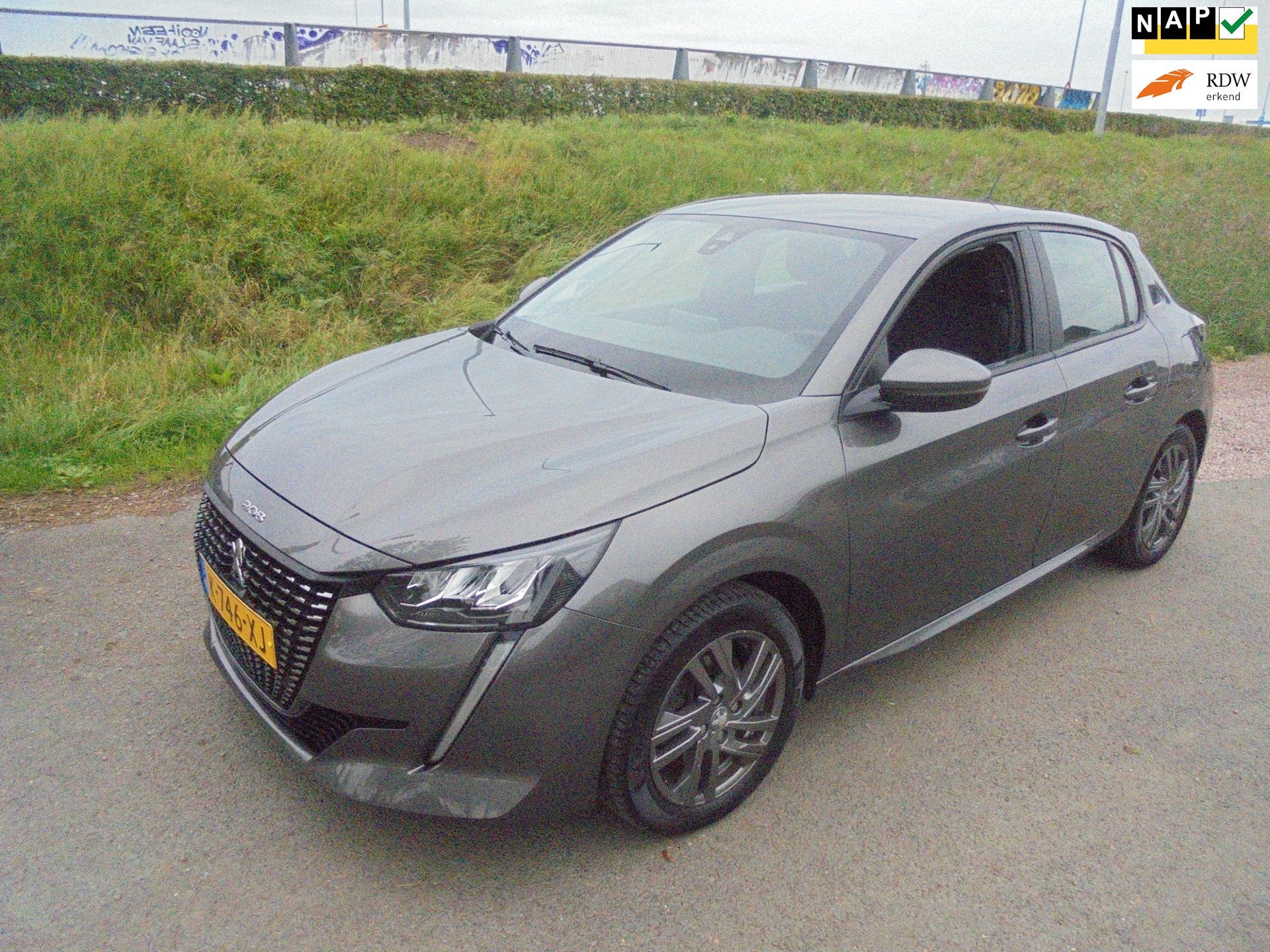 Peugeot 208 Peugeot 208 1.2 Pure Tech airco lmv trekhaak 90., 101 pk, Gebruikt, Euro 6, Origineel Nederlands