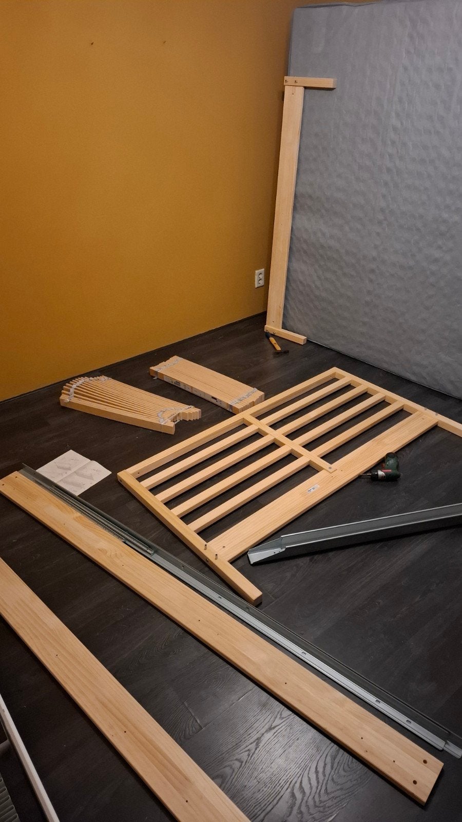 IKEA Tarva bedframe NIEUW! 140x200 compleet, half gemonteerd, Huis en Inrichting, Ophalen, Overige kleuren, 140 cm, 200 cm