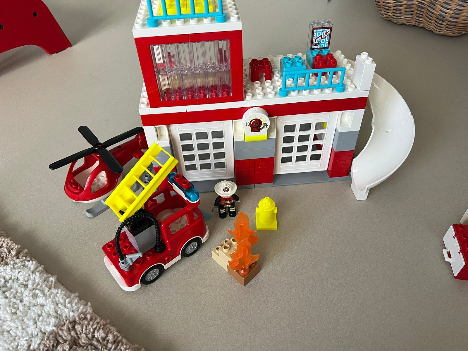 LEGO duplo Brandweerkazerne & Helikopter 10970, Ophalen, Zo goed als nieuw, Lego