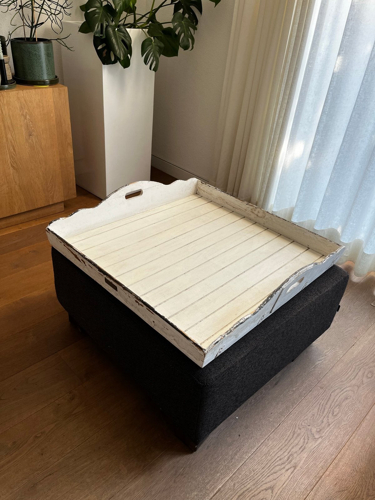 N-JOY poef / voetenbank - met dienblad van merk lifestyle, Ophalen, Vierkant, Zo goed als nieuw, 50 tot 75 cm