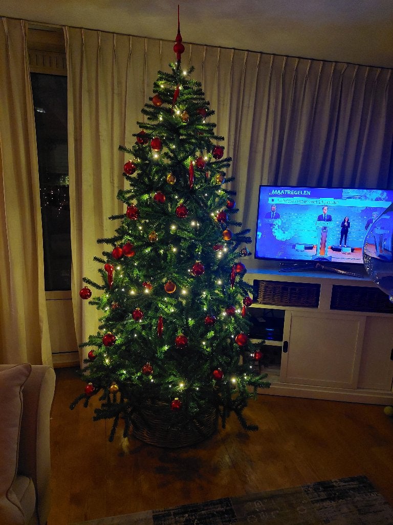 Grote kunstkerstboom incl mand en rode ballen, Ophalen, Gebruikt