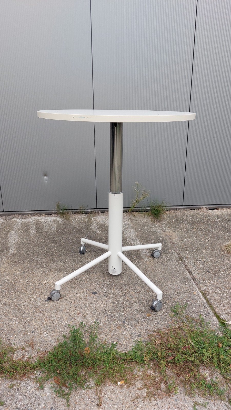 Witte ronde statafel / bartafel op wieltjes, Ophalen of Verzenden, In hoogte verstelbaar, Gebruikt
