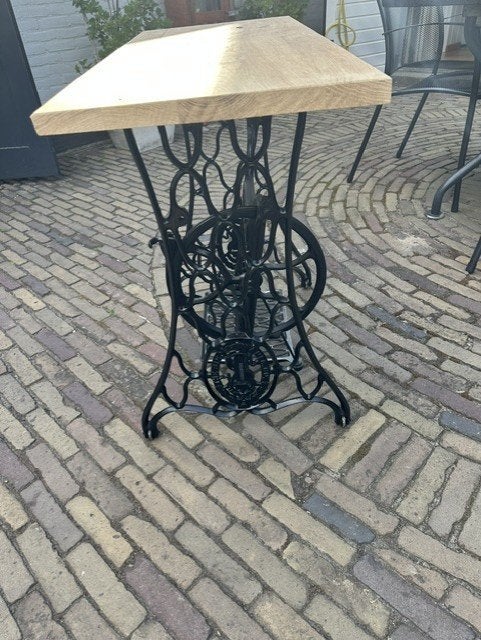tafeltje met naaimachineonderstel, Antiek en Kunst, Ophalen