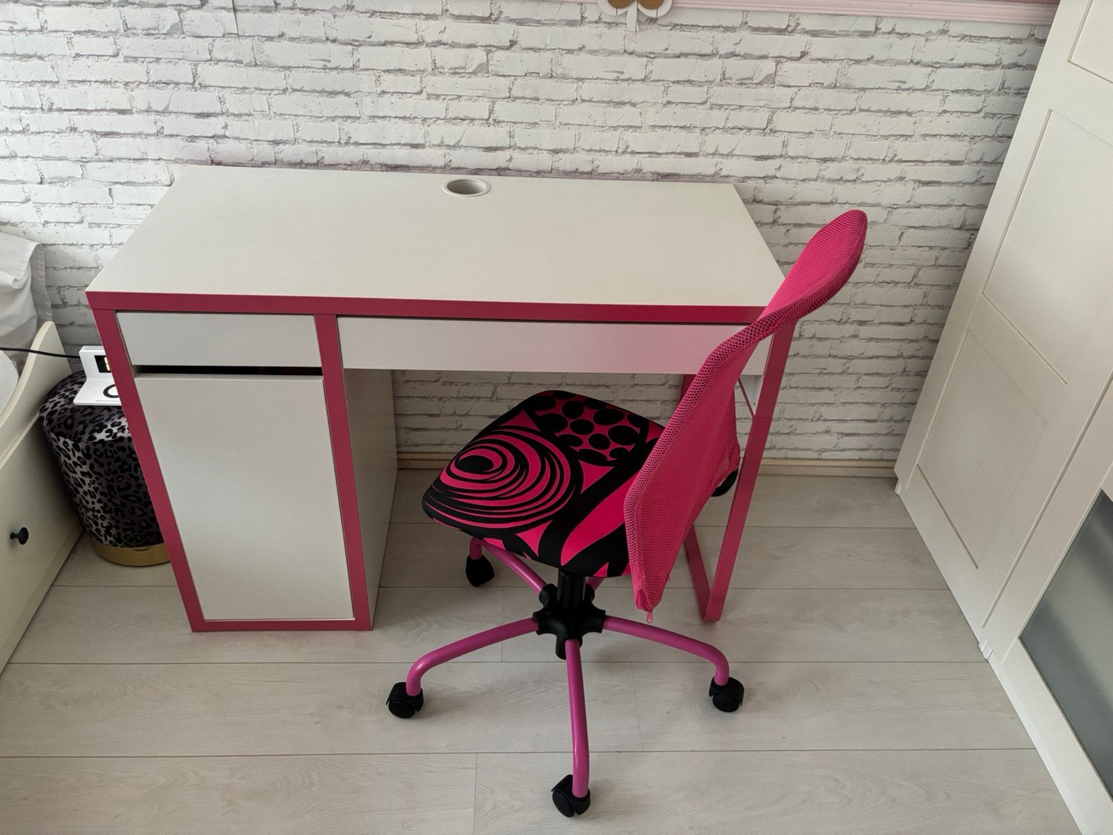 Bureau met bureaustoel, Huis en Inrichting, Bureaus, Ophalen, 105 cm, Gebruikt, Hout
