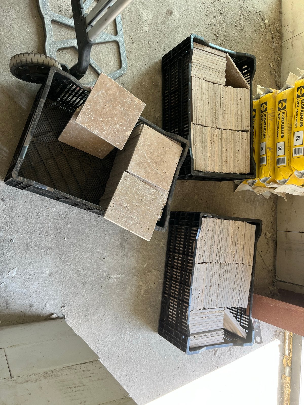 Landelijke travertin tegels 20x20 cm, 200 stuks, Ophalen, Overige materialen, Gebruikt, 5 tot 10 m²