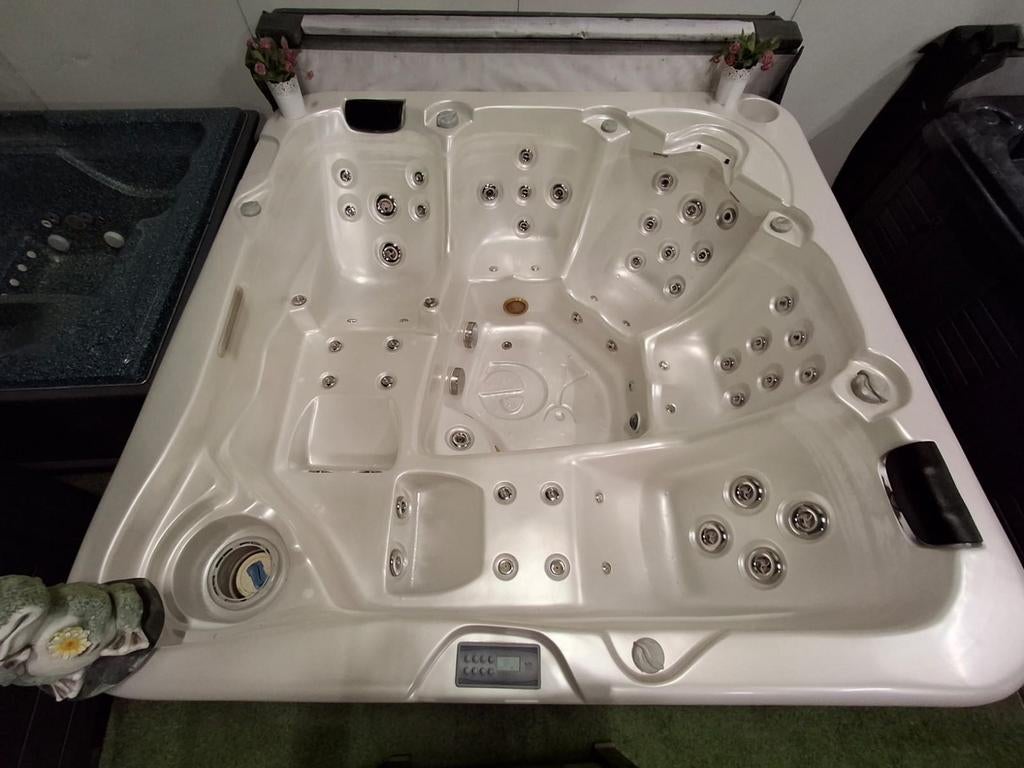 Gecko spa veel massage 💦 AANBIEDING NU 1950 EURO, Ophalen of Verzenden, Gebruikt
