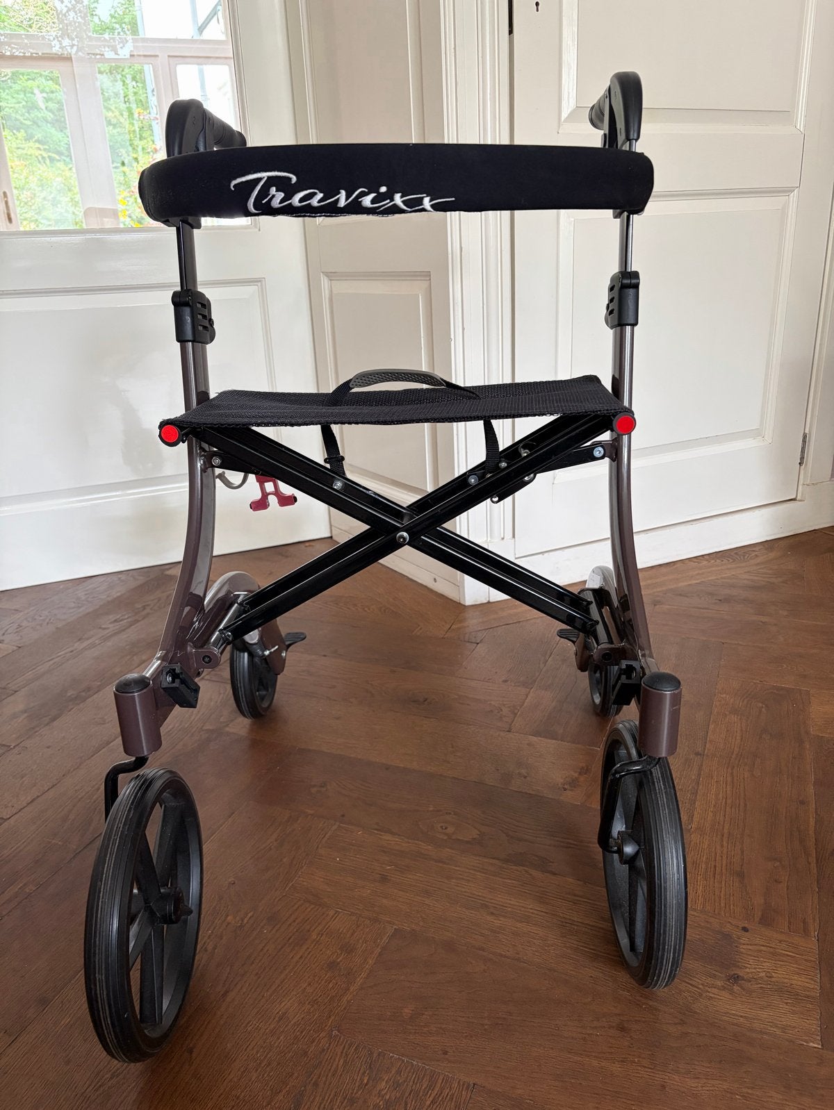 Rollator Travixx donkerbruin maat S in prima staat, Diversen, Ophalen, Lichtgewicht, Zo goed als nieuw