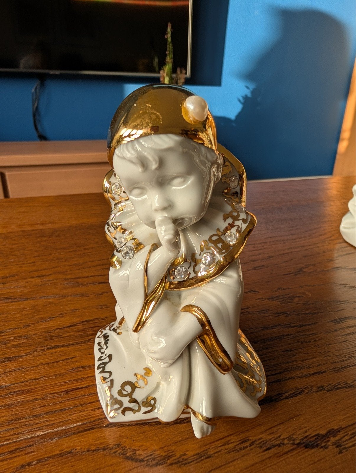 Capodimonte beeldje Pierrot kindje goud parel strass, Italië, Ophalen of Verzenden, Nieuw, Dier