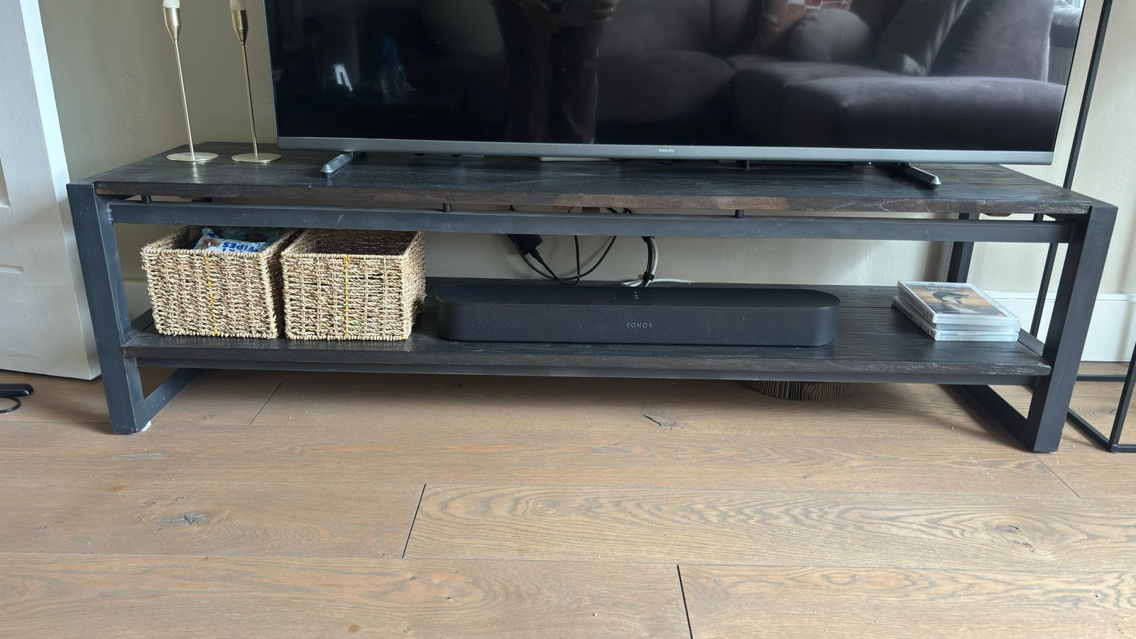 Zwart houten tv-meubel met metalen frame, Ophalen, Gebruikt, 100 tot 150 cm, Minder dan 100 cm