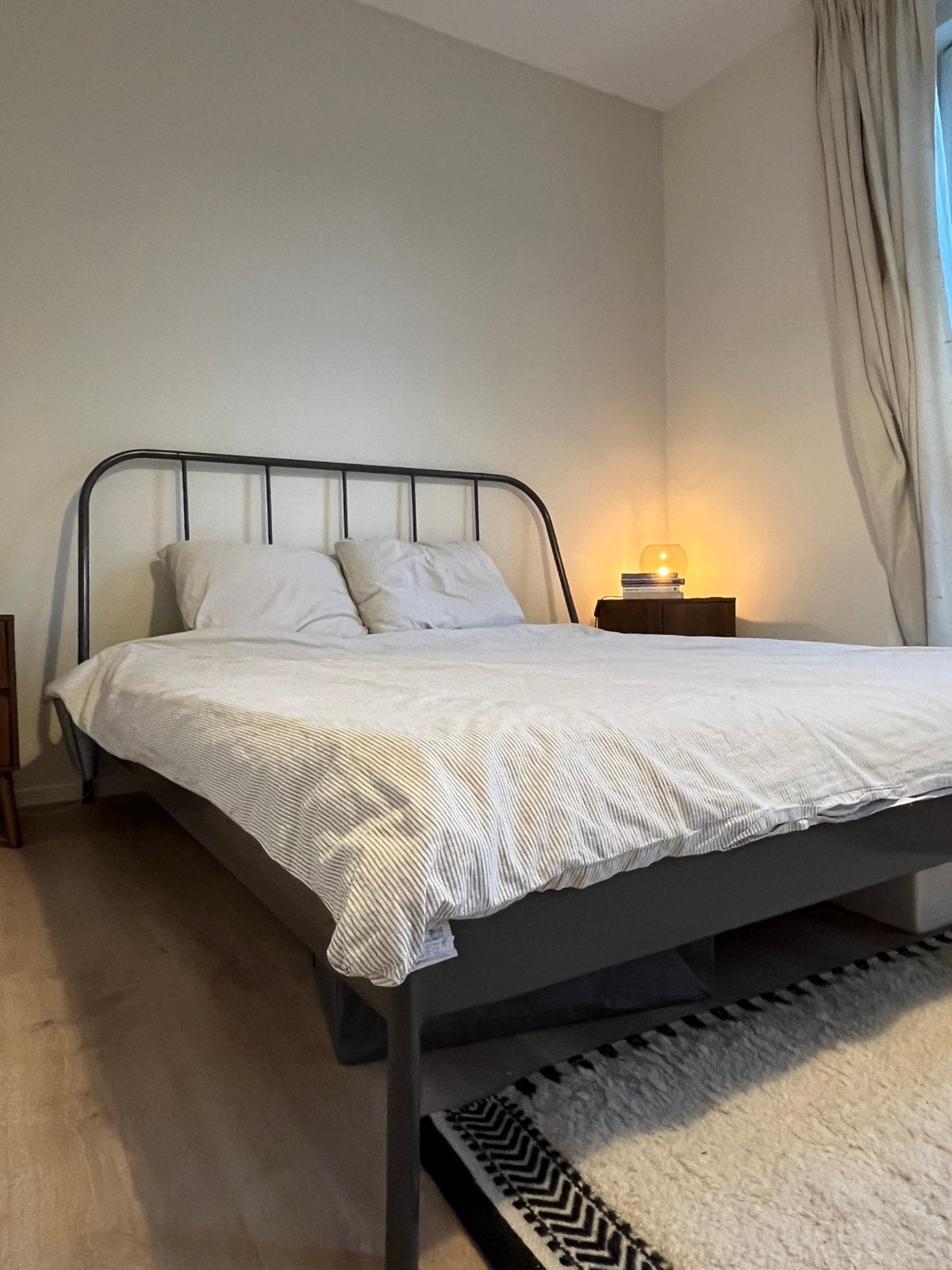 Grijs tweepersoons bedframe 160x200, Ophalen, Gebruikt, Tweepersoons, 200 cm