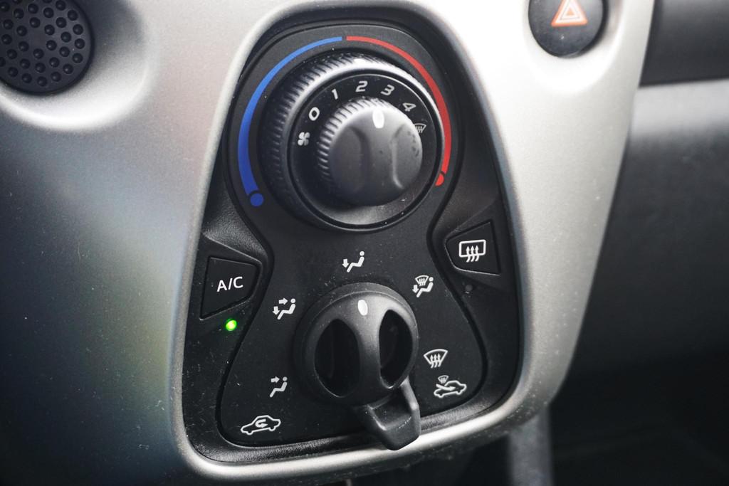 Peugeot 108 1.0 e-VTi Airco/Koppeling reeds vervangen/ Nette, Stof, Gebruikt, Bruin, 4 stoelen