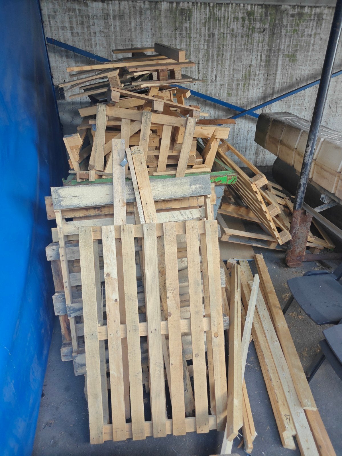 GRATIS Oud hout voor vuurkorf of houtkachel, Tuin en Terras, Minder dan 3 m³, Ophalen, Overige houtsoorten, Blokken