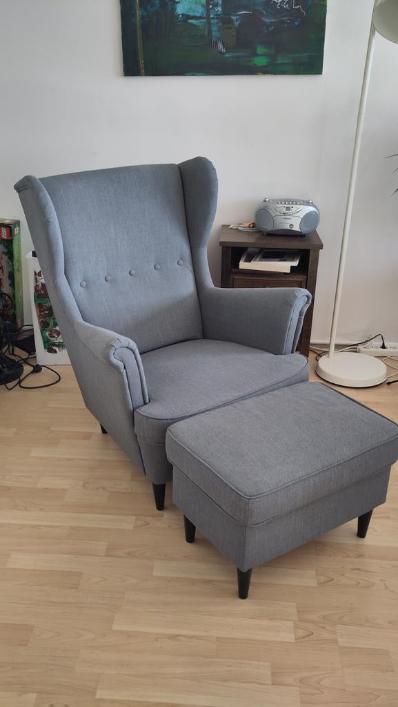 Ikea Strandmon stoel grijs met voetenbank, Ophalen of Verzenden, Zo goed als nieuw, Eén, Stof