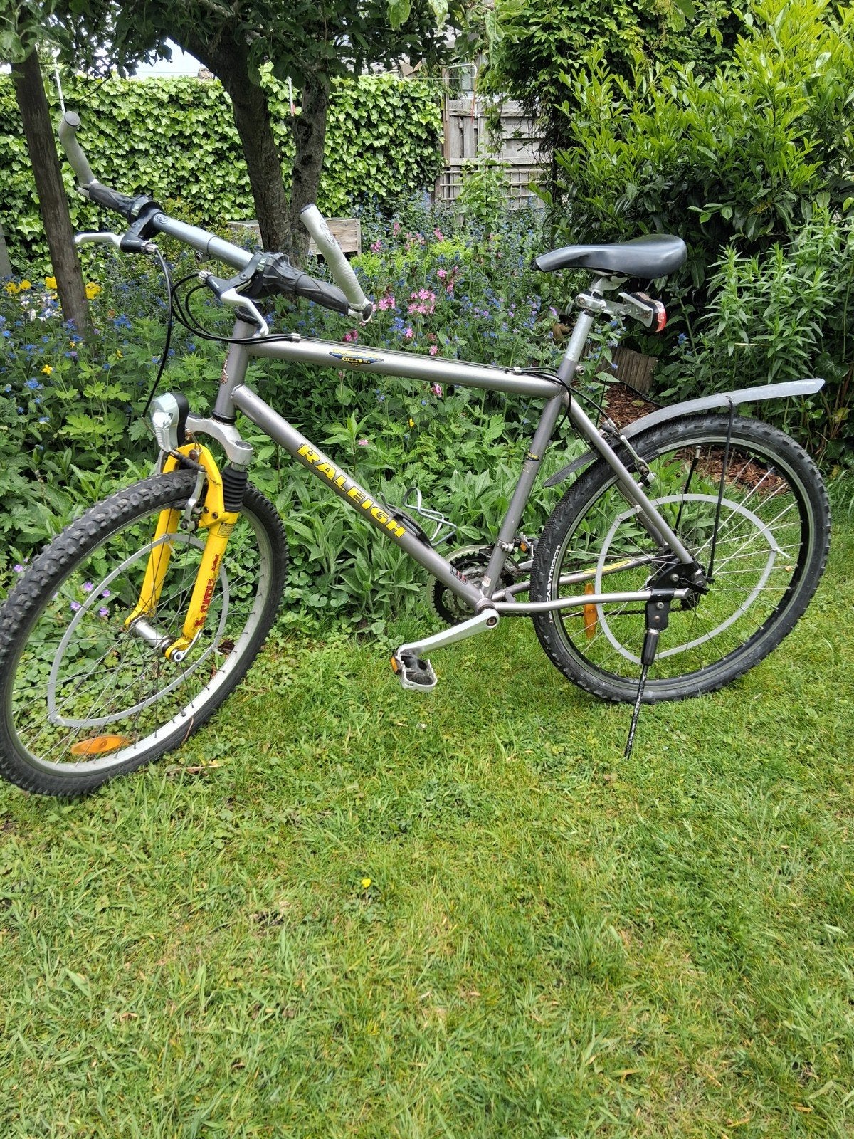 moün̈tain̈biķe Raleigh 24 versnellingen, Gebruikt, Vering, Velgrem, 49 tot 53 cm