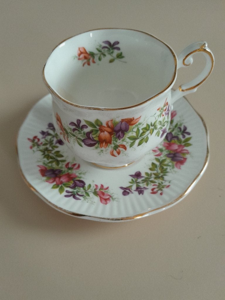 Queens Staffordshire kop en schotel., Huis en Inrichting, Gebruikt, Overige merken, Klassiek, Ophalen of Verzenden
