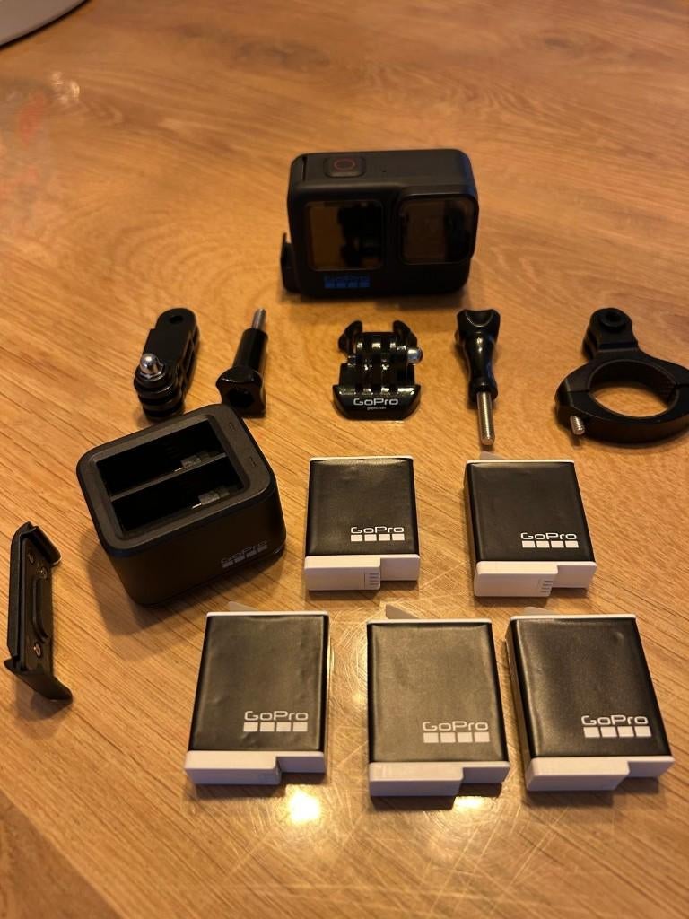 GoPro Hero 11 Black + 5 accu’s + accessoires, Audio, Tv en Foto, Actiecamera's, Ophalen of Verzenden, Zo goed als nieuw, GoPro