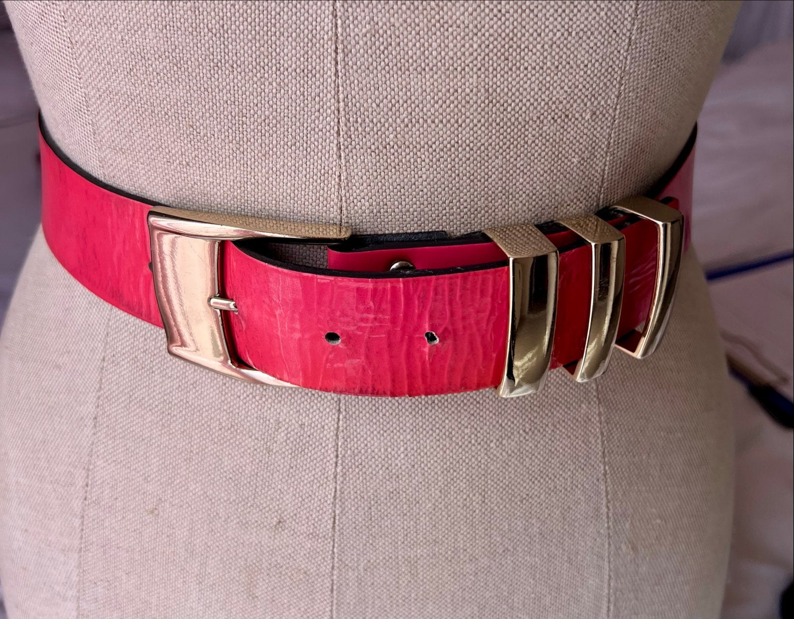 Exclusieve roze lakriem Versace by H&M met gouden gesp, Overige kleuren, 3 tot 5 cm, Minder dan 80 cm, Tailleriem
