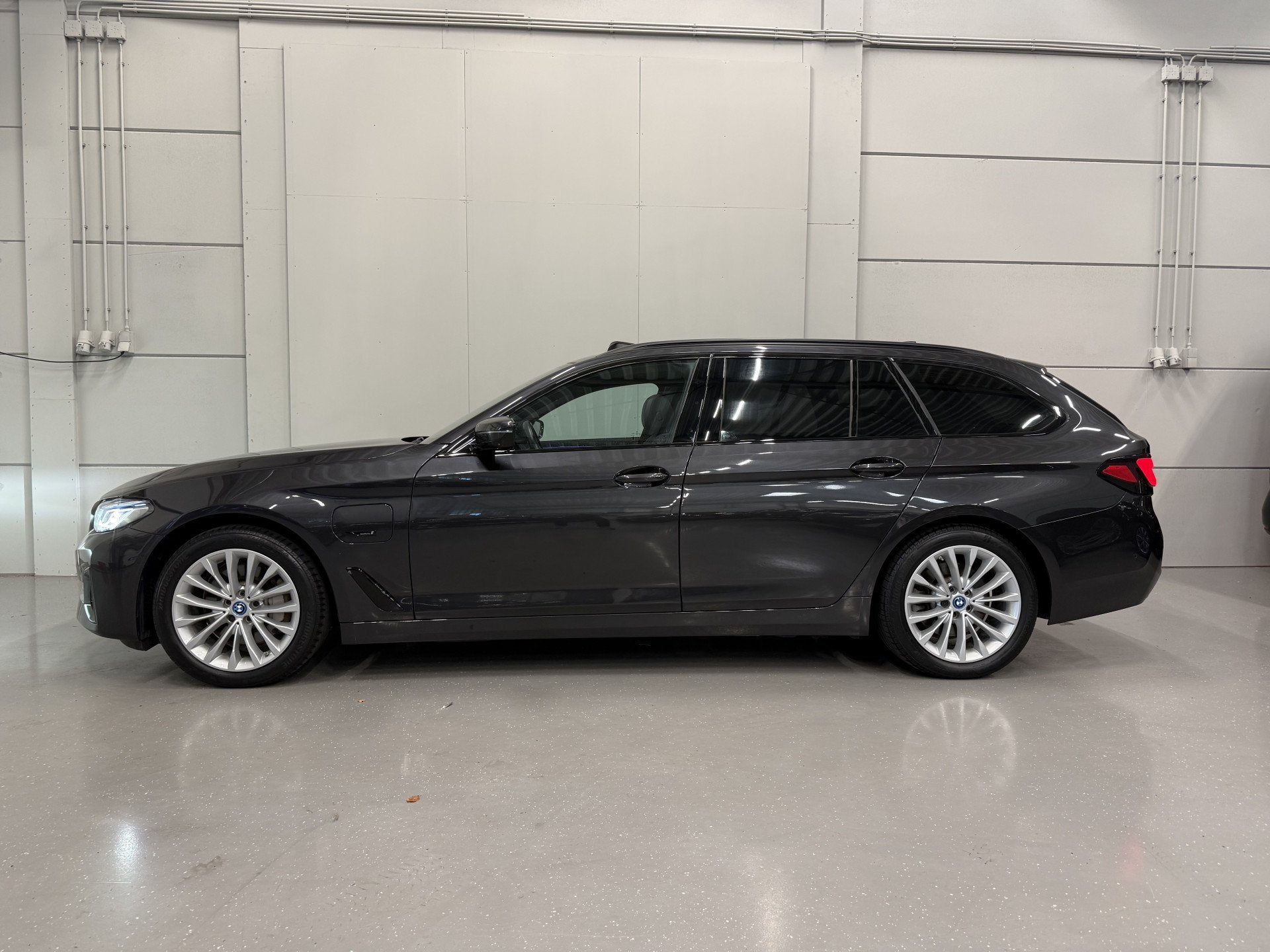 Foto 6 van BMW 5 Serie Touring 530e xDrive High exe PANO/TREKHAAK/H&K/L