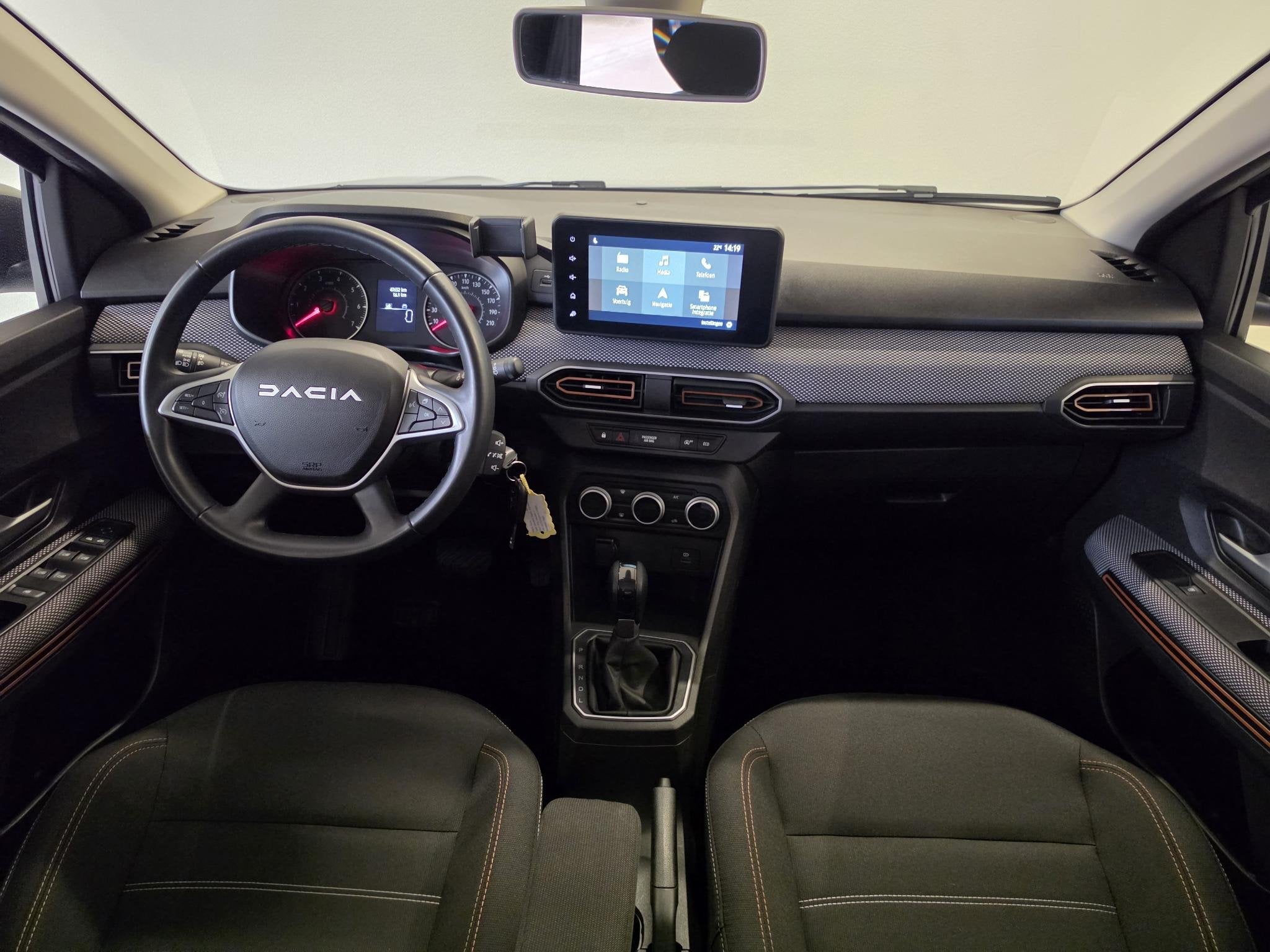 Dacia Sandero Stepway 1.0 TCe 90 Comfort | Navigatie | Achte, Stof, Met garantie (alle), 91 pk, Grijs