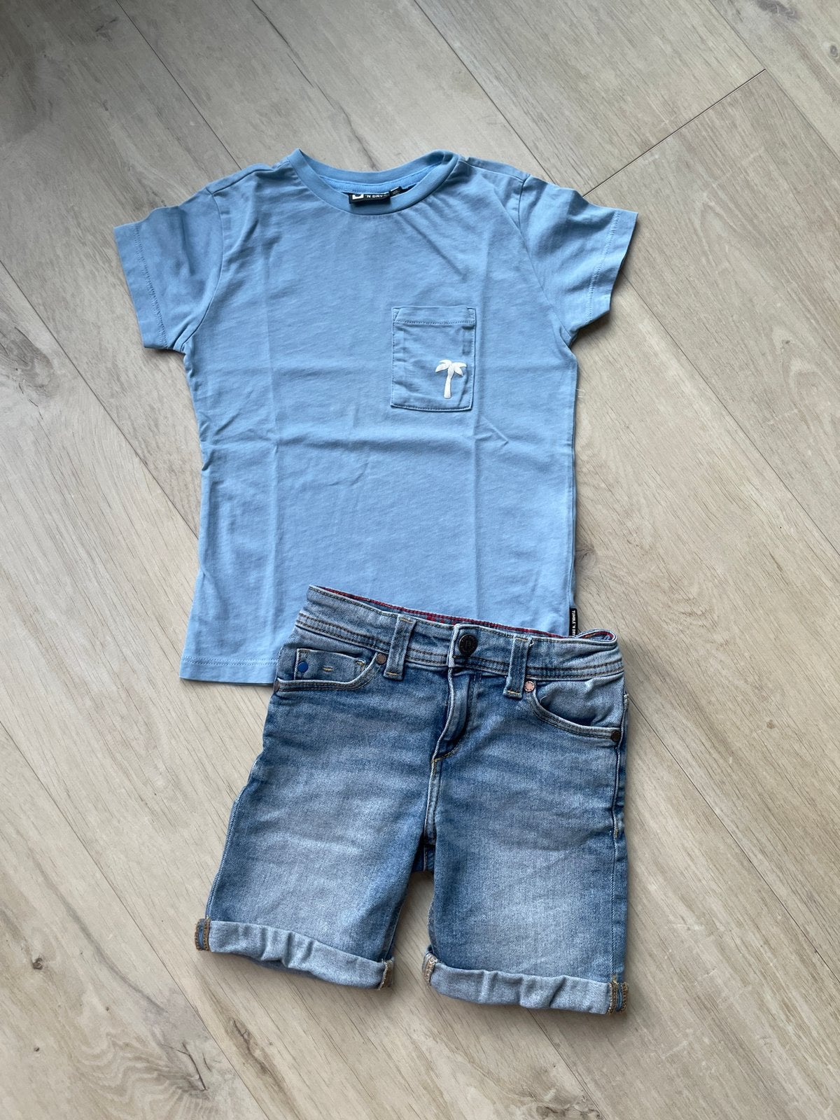 Tumble ’n Dry T-shirt + Blue Ridge spijkershort maat 116, Kinderen en Baby's, Kinderkleding | Maat 116, Ophalen of Verzenden, Zo goed als nieuw