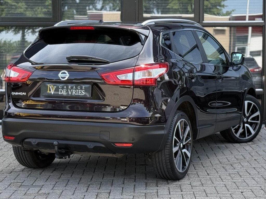 Nissan Qashqai 1.2 Tekna + Panoramadak Trekhaak Full Option, Auto's, Nissan, Voorwielaandrijving, Gebruikt, Zwart, 4 cilinders